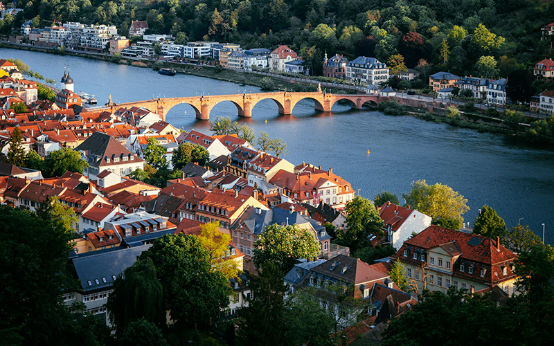 tobias reich uv3rf73x v0 unsplash